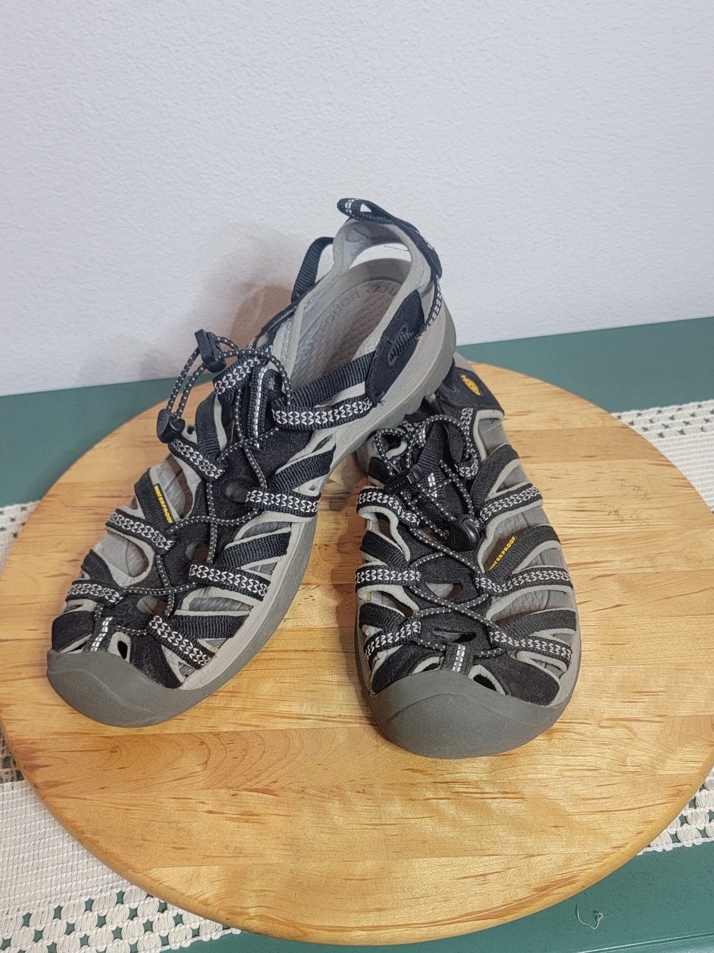 KEEN Newport H2 Women's Closed-Toe Sport Sandals Black/Gray US 11 EU 42